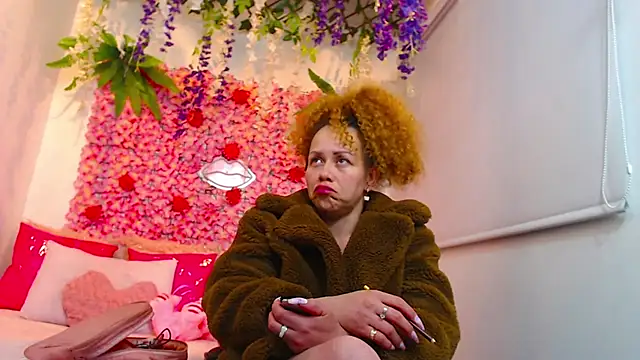 BLONDE SEXYHOT online show from 17, 10, 2025