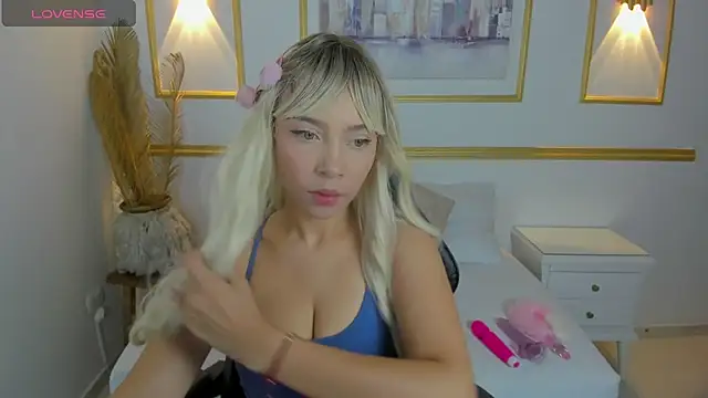 Snapshot of adara_44 chatting on 11, 12, 2024 adara 44 online show from 11, 12, 2024