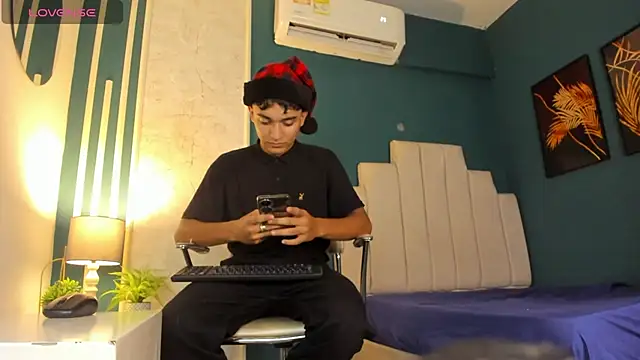 Snapshot of Austin_Cardieff chatting on 30, 12, 2024 Austin Cardieff online show from 30, 12, 2024