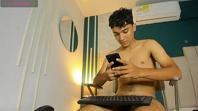 Snapshot of Austin_Cardieff chatting on 4, 1, 2025 Austin Cardieff online show from 4, 1, 2025