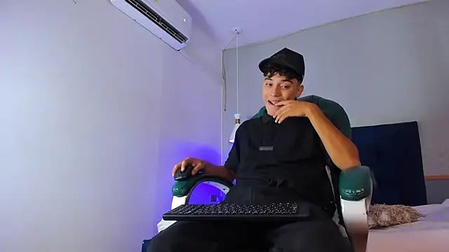 Snapshot of Austin_Cardieff chatting on 22, 1, 2025 Austin Cardieff online show from 22, 1, 2025