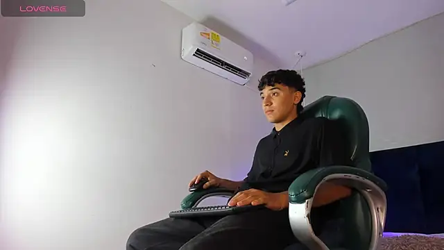 Snapshot of Austin_Cardieff chatting on 26, 1, 2025 Austin Cardieff online show from 26, 1, 2025