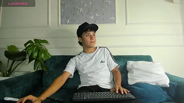 Snapshot of Austin_Cardieff chatting on 6, 3, 2025 Austin Cardieff online show from 6, 3, 2025