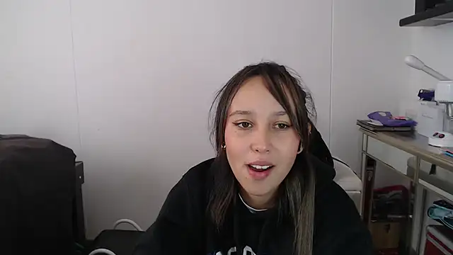 Skarlet Adams28 online show from 6, 3, 2025