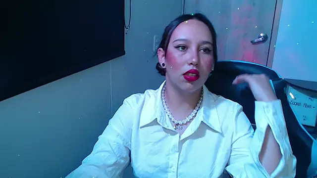 Skarlet Adams28 online show from 18, 3, 2026