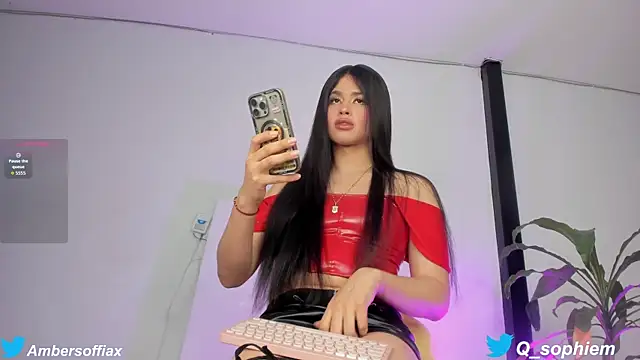 Snapshot of Queensophie_m chatting on 29, 11, 2025 Queensophie m online show from 29, 11, 2025