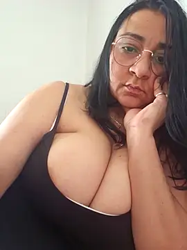 paulinaDiaz1 online show from 13, 4, 2026
