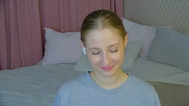 Snapshot of BritneyCruze chatting on 3, 3, 2025 BritneyCruze online show from 3, 3, 2025