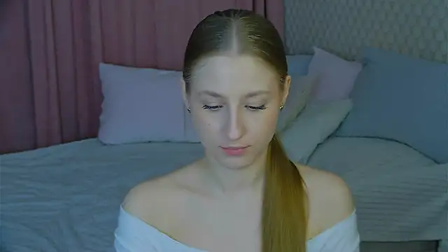 Snapshot of BritneyCruze chatting on 5, 3, 2025 BritneyCruze online show from 5, 3, 2025