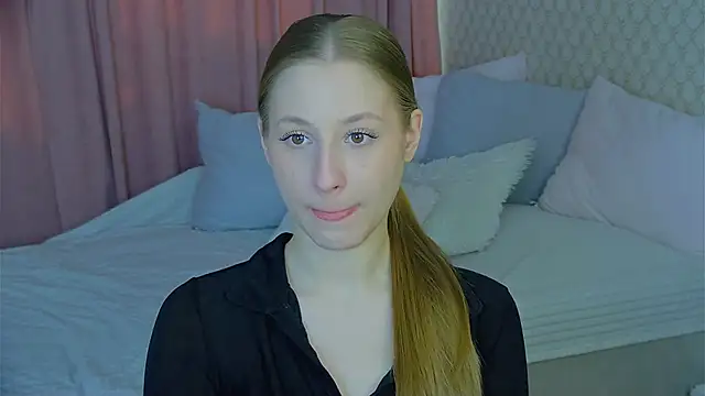 Snapshot of BritneyCruze chatting on 10, 3, 2025 BritneyCruze online show from 10, 3, 2025