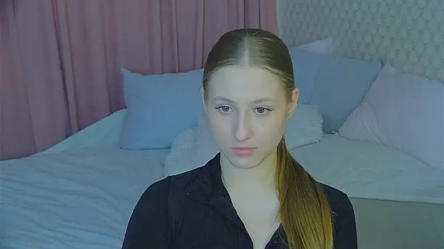 Snapshot of BritneyCruze chatting on 10, 3, 2025 BritneyCruze online show from 10, 3, 2025