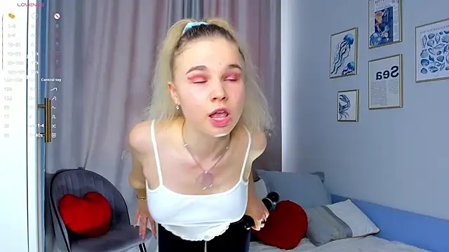 OdetteHarwick online show from 28, 9, 2025