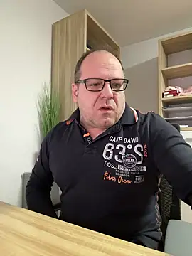 coupleLatinaLovers online show from 5, 2, 2025