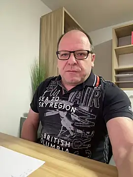 coupleLatinaLovers online show from 20, 2, 2025