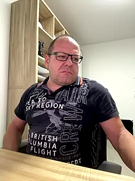 coupleLatinaLovers online show from 20, 10, 2025