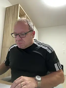 coupleLatinaLovers online show from 27, 10, 2025