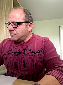 coupleLatinaLovers online show from 28, 10, 2025