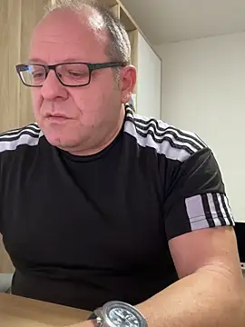 Snapshot of coupleLatinaLovers chatting on 18, 2, 2026 coupleLatinaLovers online show from 18, 2, 2026