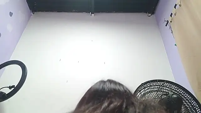 PetiteIvoryQueen19 online show from 19, 1, 2025