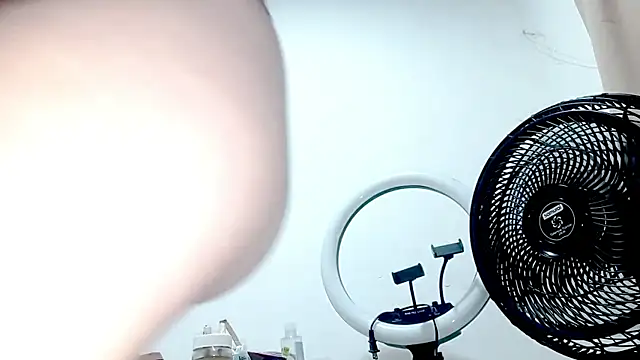 PetiteIvoryQueen19 online show from 3, 11, 2025