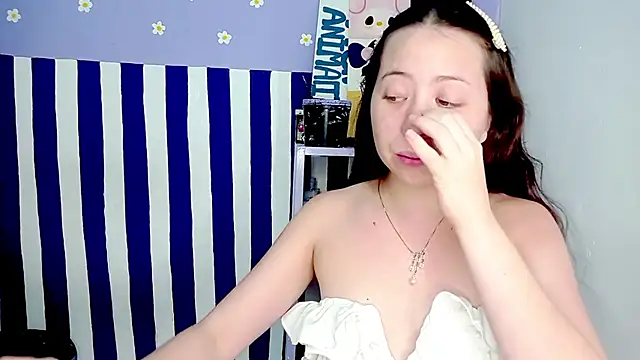 PetiteIvoryQueen19 online show from 11, 4, 2026