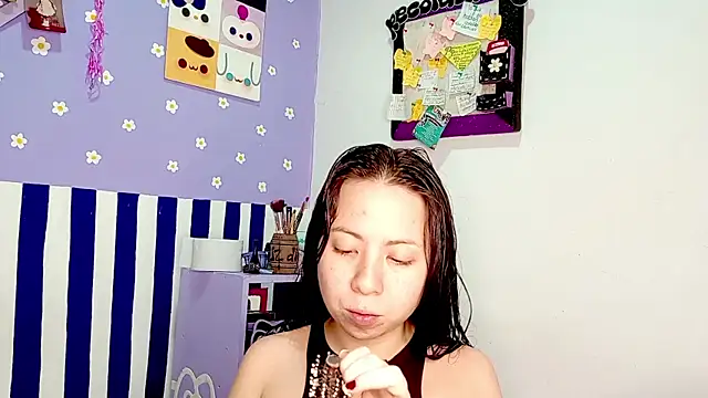 Snapshot of PetiteIvoryQueen19 chatting on 24, 6, 2026 PetiteIvoryQueen19 online show from 24, 6, 2026
