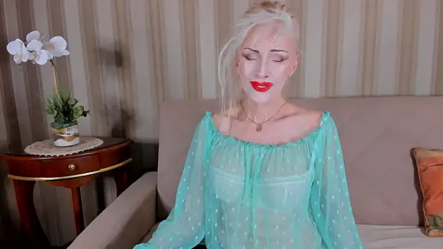 Snapshot of Rita_Farel chatting on 5, 2, 2025 Rita Farel online show from 5, 2, 2025