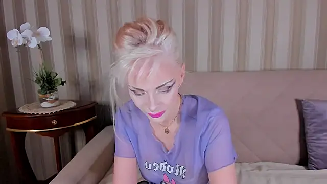 Snapshot of Rita_Farel chatting on 13, 3, 2025 Rita Farel online show from 13, 3, 2025