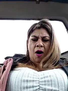 Laura-Hernandez online show from 25, 11, 2025