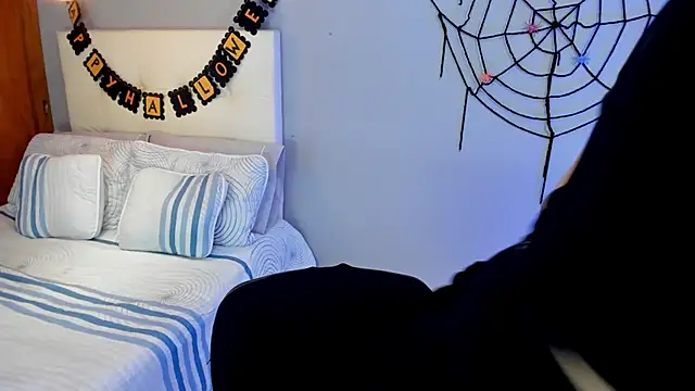 Snapshot of Maia_W10 chatting on 27, 10, 2025 Maia W10 online show from 27, 10, 2025