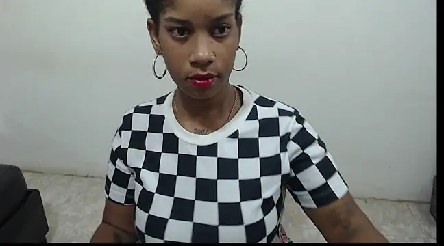 Snapshot of CanellaHill chatting on 10, 12, 2024 CanellaHill online show from 10, 12, 2024