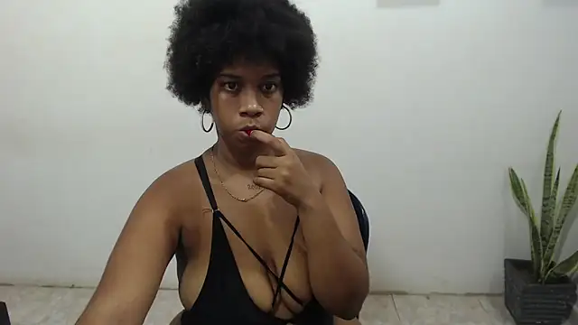 Snapshot of CanellaHill chatting on 11, 12, 2024 CanellaHill online show from 11, 12, 2024