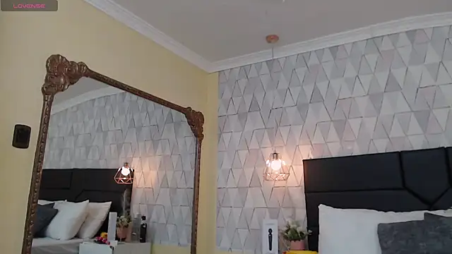 JustinePerry online show from 7, 10, 2025