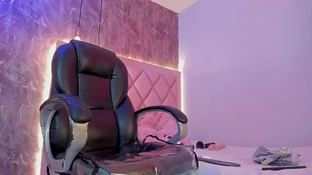 Snapshot of megan_100 chatting on 2, 6, 2026 megan 100 online show from 2, 6, 2026