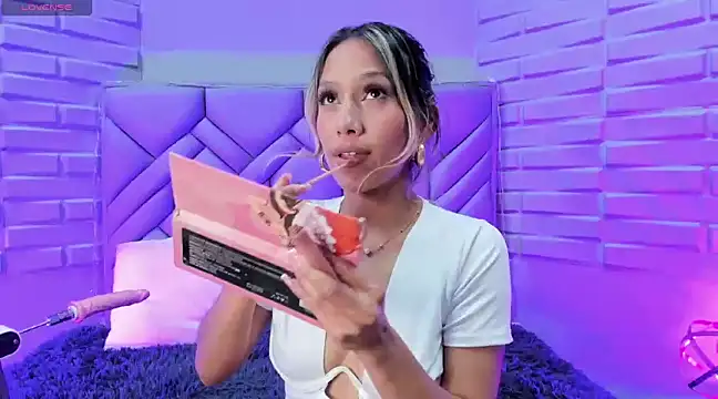 Snapshot of BriannaHarps chatting on 1, 2, 2025 BriannaHarps online show from 1, 2, 2025