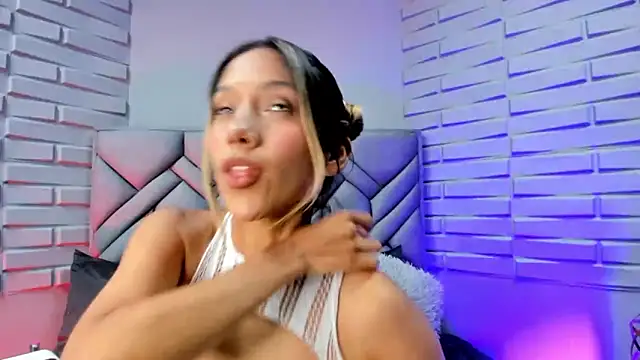 Snapshot of BriannaHarps chatting on 1, 3, 2025 BriannaHarps online show from 1, 3, 2025