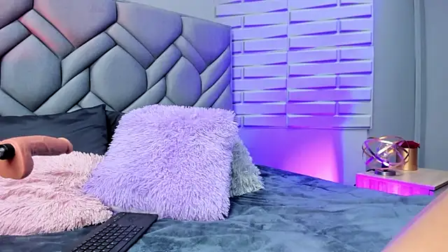 Snapshot of BriannaHarps chatting on 1, 3, 2025 BriannaHarps online show from 1, 3, 2025