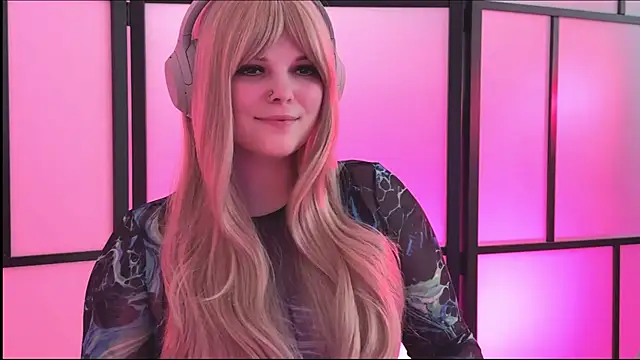 Snapshot of LikaBerry1 chatting on 9, 6, 2026 LikaBerry1 online show from 9, 6, 2026