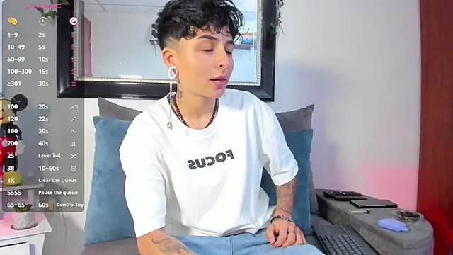 ZuryRamirez  online show from 9, 1, 2025