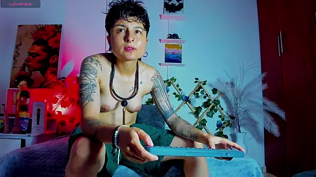 ZuryRamirez  online show from 23, 2, 2025