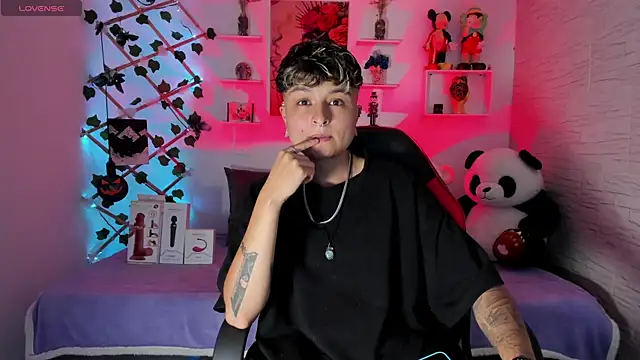 ZuryRamirez  online show from 6, 11, 2025