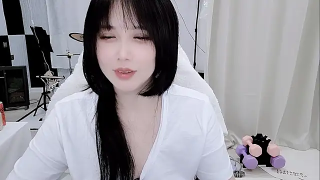 Snapshot of Vaness-a chatting on 15, 5, 2026 Vaness-a online show from 15, 5, 2026