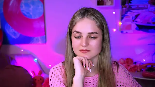 DeboraLarson online show from 6, 3, 2025