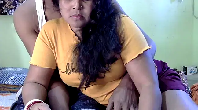 Snapshot of Couple_For_You18 chatting on 22, 12, 2024 Couple For You18 online show from 22, 12, 2024