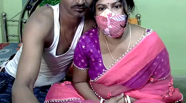 Snapshot of Couple_For_You18 chatting on 28, 12, 2024 Couple For You18 online show from 28, 12, 2024