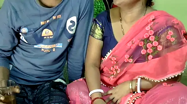 Snapshot of Couple_For_You18 chatting on 15, 1, 2025 Couple For You18 online show from 15, 1, 2025