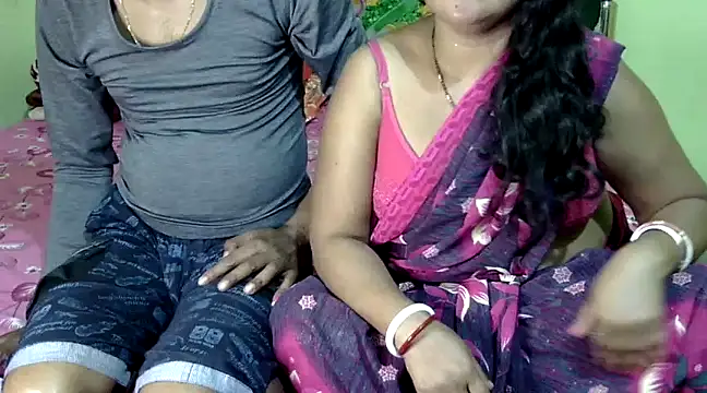 Snapshot of Couple_For_You18 chatting on 2, 2, 2025 Couple For You18 online show from 2, 2, 2025