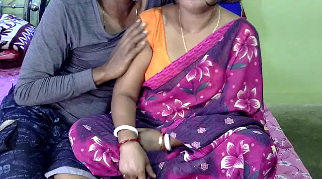 Snapshot of Couple_For_You18 chatting on 8, 2, 2025 Couple For You18 online show from 8, 2, 2025