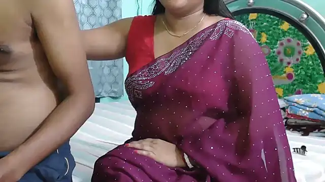 Snapshot of Couple_For_You18 chatting on 18, 7, 2026 Couple For You18 online show from 18, 7, 2026