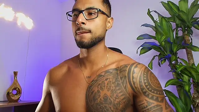 LiamGarcia1 online show from 17, 12, 2025